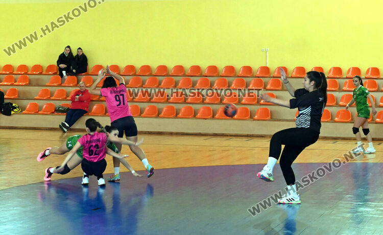 Хандбалистките на Хасково загубиха от Панагюрище