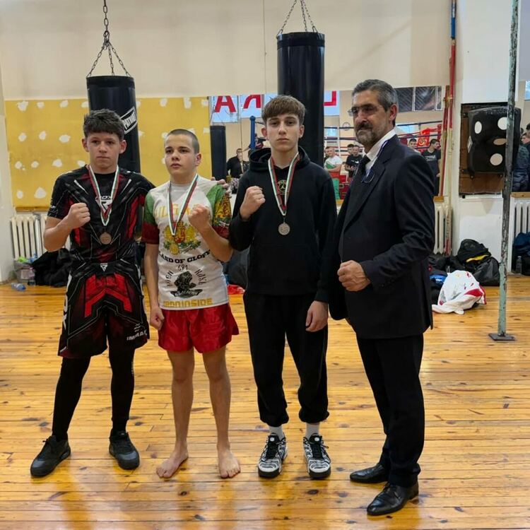 Бойните "Комбат Спорт" трети в турнир по кикбокс