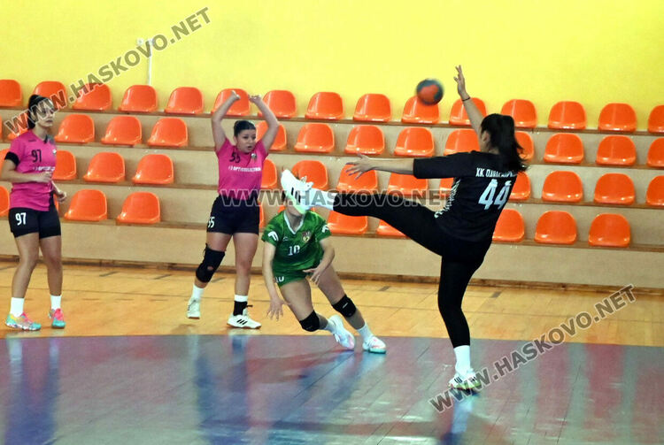 Хандбалистките на Хасково загубиха от Панагюрище