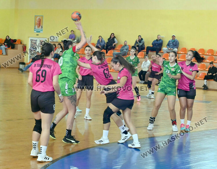 Хандбалистките на Хасково загубиха от Панагюрище