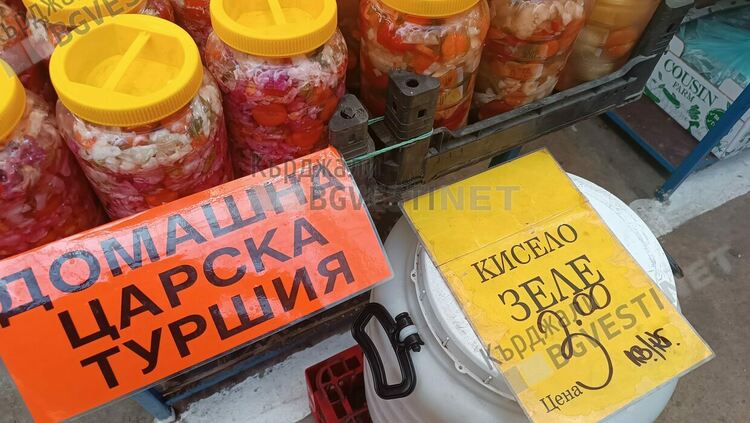 Търговията с прясно зеле за зимнина на Пазара  е „пълен резил“, кърджалийци вече предпочитат готово кисело зеле