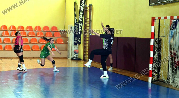 Хандбалистките на Хасково загубиха от Панагюрище