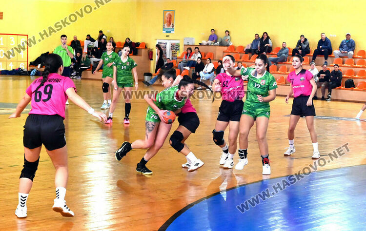 Хандбалистките на Хасково загубиха от Панагюрище