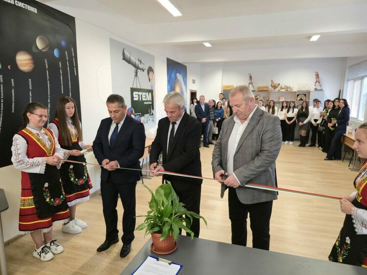 Откриха новия STEM център в СУ „Димитър Благоев“, гр. Доспат