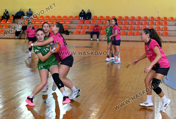 Хандбалистките на Хасково загубиха от Панагюрище