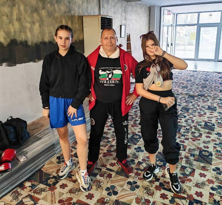 Хасковски боксьори с отличия на турнир в Сливен