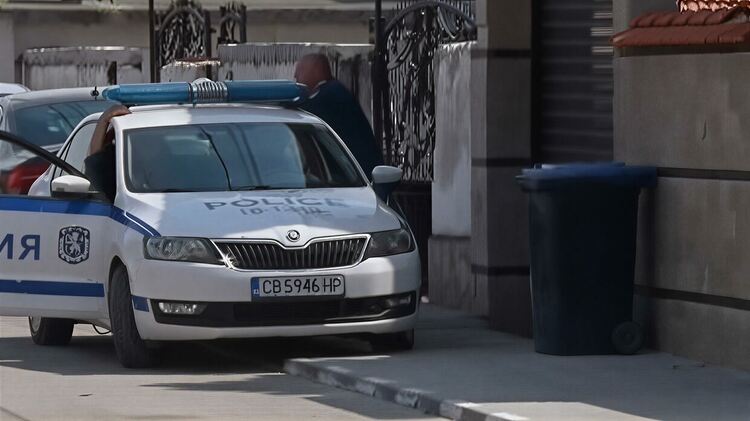 Бивш военен застреля съпругата и внука си, а след това се самоуби