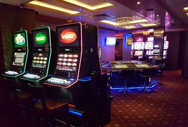 Осъдиха условно комарджия,потрошил игрален автомат в казино в Кърджали