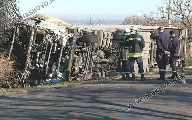 33-годишен загина в катастрофирал и самозапалил се камион