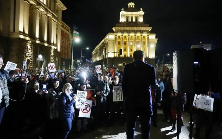 Слабичката протестна вълна не изглежда да помага за мащабната политическа задача пред опозицията - спечелването на президентските избори.