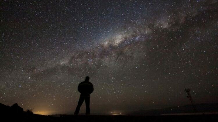 Може би се движим по-бързо през Вселената, отколкото си мислехме 