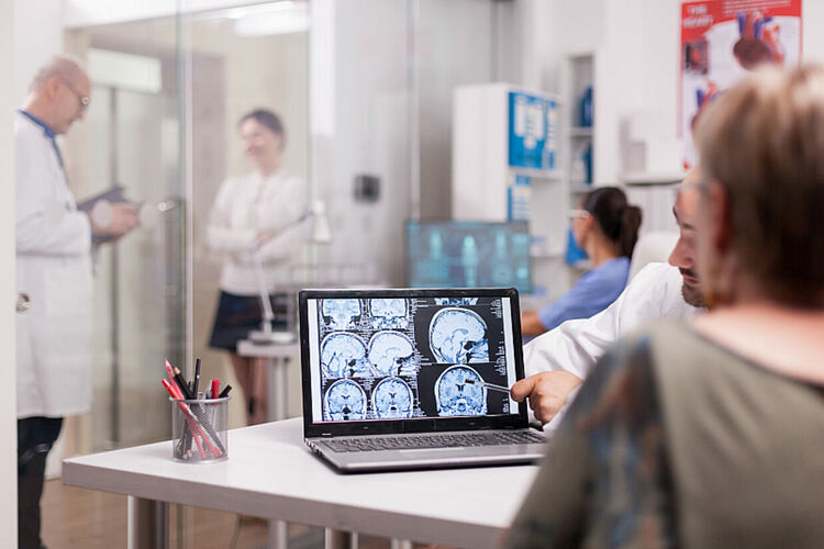 Юношеството трае до 30-те, сочи ново изследване. Какво означава това?