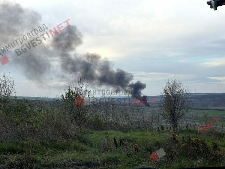 Черни пушеци над Димитровград: пожар край кв. „Изток“ предизвика притеснение сред гражданите