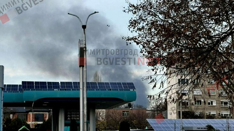 Черни пушеци над Димитровград: пожар край кв. „Изток“ предизвика притеснение сред гражданите