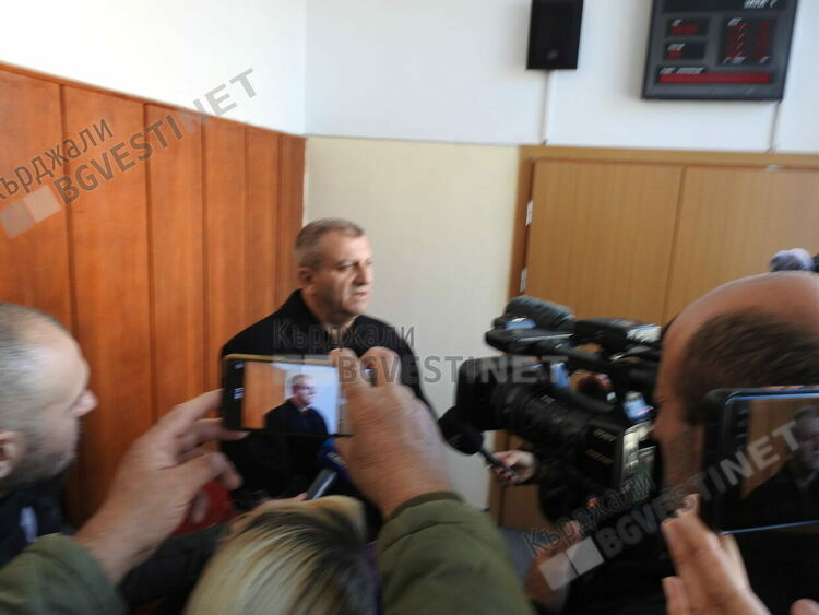 15 години затвор грозят Хасан Азис,ако  Прокуратурата докаже в съда,че е присвоявал общински средства/снимки/