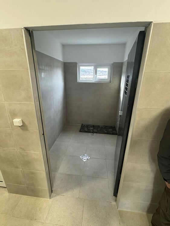 В общинския приют за безстопанствени кучета вече работи новата, напълно оборудвана амбулатория, изградена в изцяло нова сграда