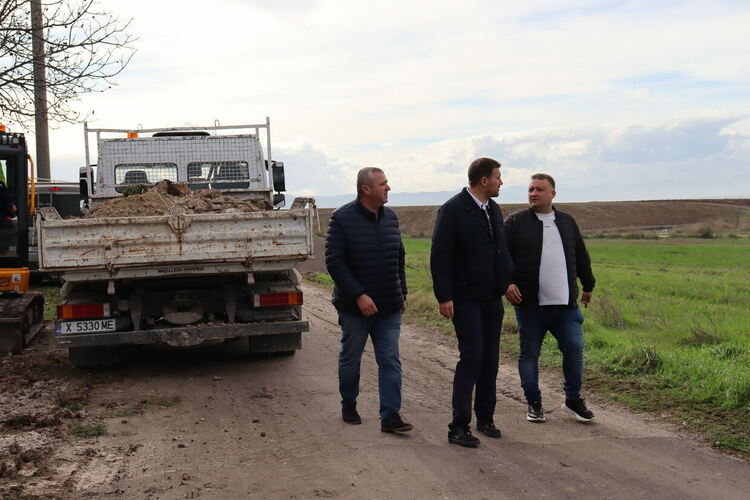 Започна изграждането на новия водопровод на ул. „Георги Китов“ 