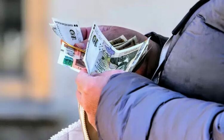 Кабинетът днес трябва да отпусне трансфер на НОИ за плащане на коледните добавки.