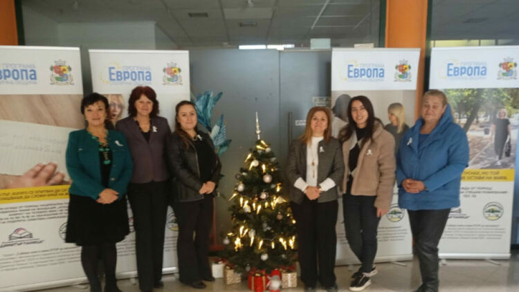 Фотоизложба „Да спрем мълчанието“ бе открита в Кърджали