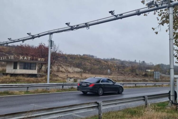 Австрийската „Капш“ ще получи още 160 млн. лв. от държавата за поддържането и надграждането на тол системата. Заложените приходи от тол такси в Бюджет 2026 са за над 1 милиард лева.