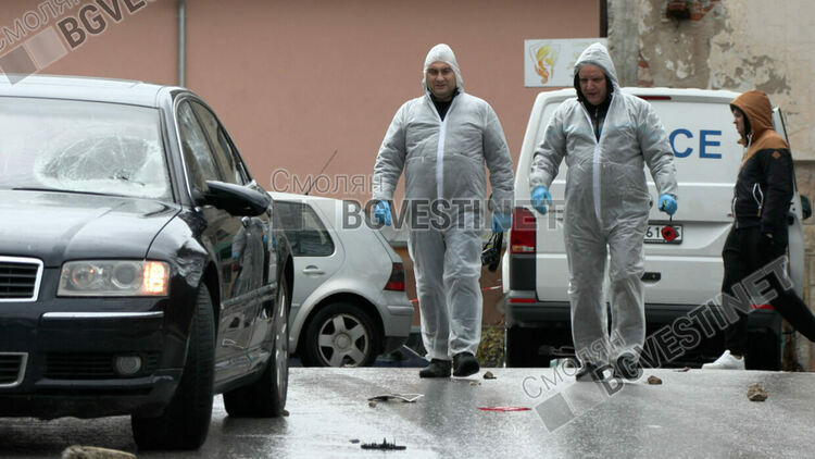 Жертвата и заподозреният за убийството в Мадан уговорили боя по между си, за да решат спор за жена / ГАЛЕРИЯ/