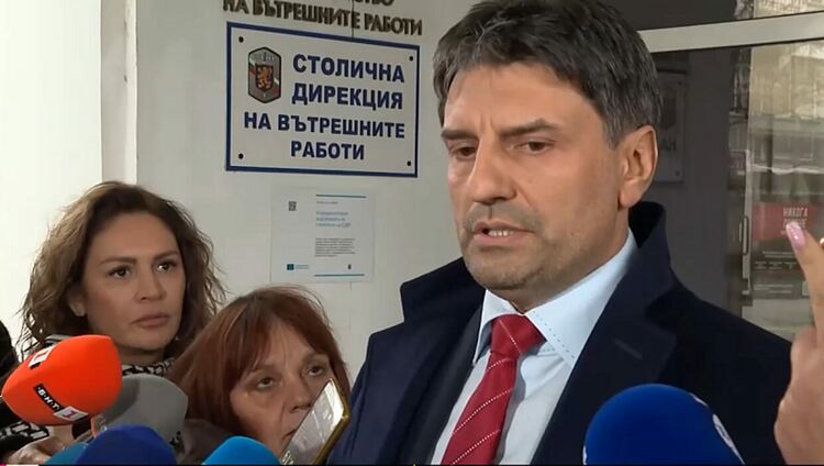 СДВР с отчет за протеста: Петима ранени полицаи, три увредени патрулки и разрушена техника