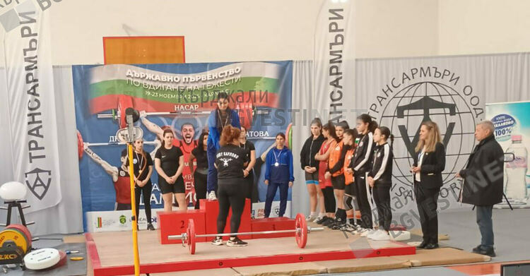 Щангистките ни от Момчилград обраха медалите на Републиканското първенство за кадети