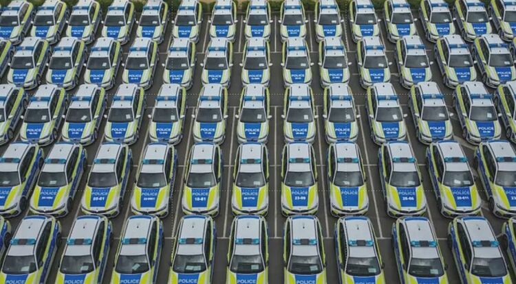 МВР харчи милиони за джипове и мотори – средствата от глобите на шофьорите