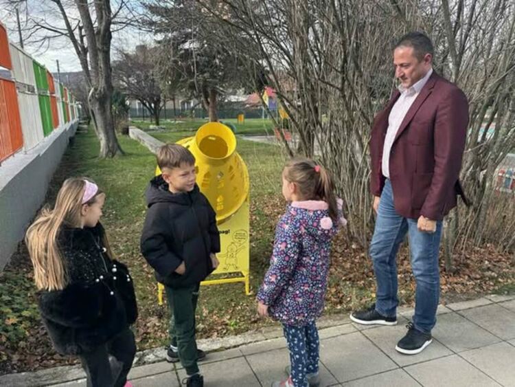 Община Радомир направи важна крачка към по-чист и устойчив град: първите 11 инсталации „Шишеяд®“ вече са монтирани в ключови зони