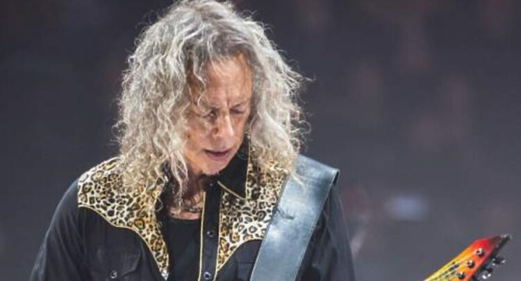 Китарата на Кърк Хамет от последния концерт на Black Sabbath продадена за 76,800 долара