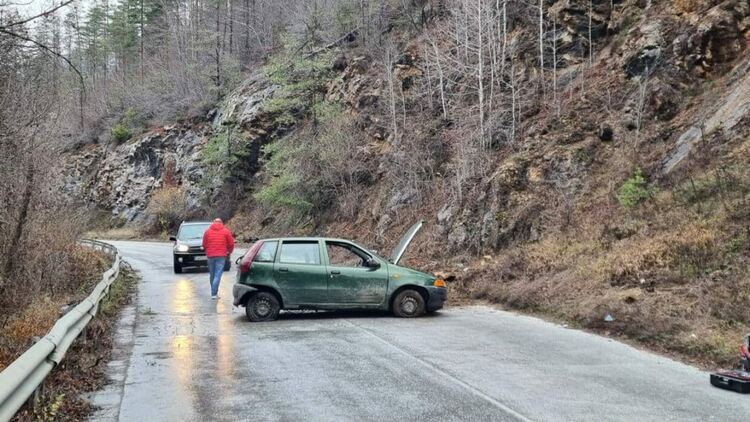 Шофьор с над 4 промила предизвика катастрофа край Смилян