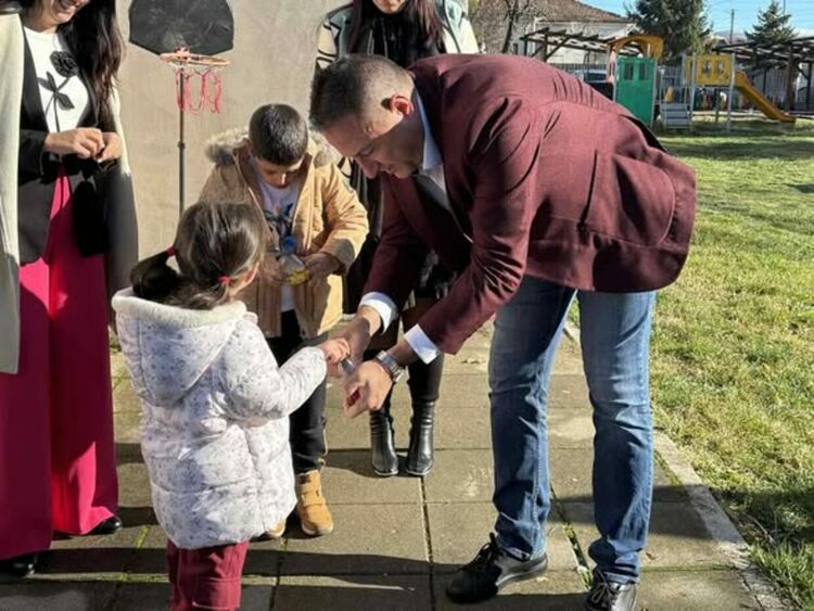 Община Радомир направи важна крачка към по-чист и устойчив град: първите 11 инсталации „Шишеяд®“ вече са монтирани в ключови зони