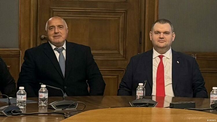 След многохилядния протест в София тандемът Борисов-Пеевски даде назад по казусите с бюджета и Благо Коцев