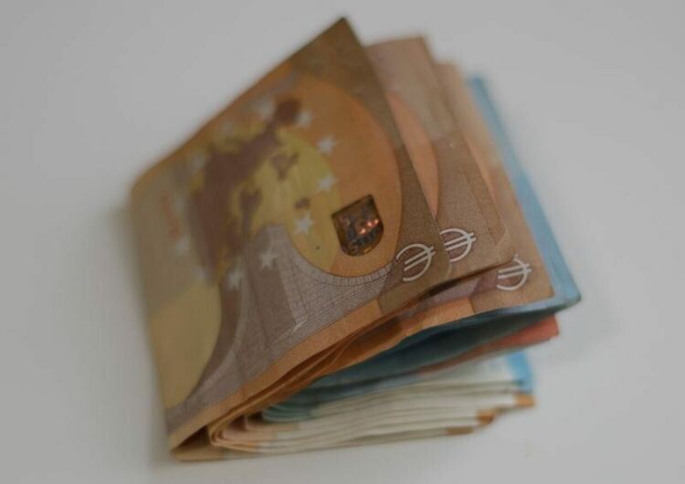 Бюджетът не е оттеглен, чака в НС за корекции