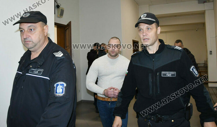 Оставиха в ареста обвиняем за убийство 