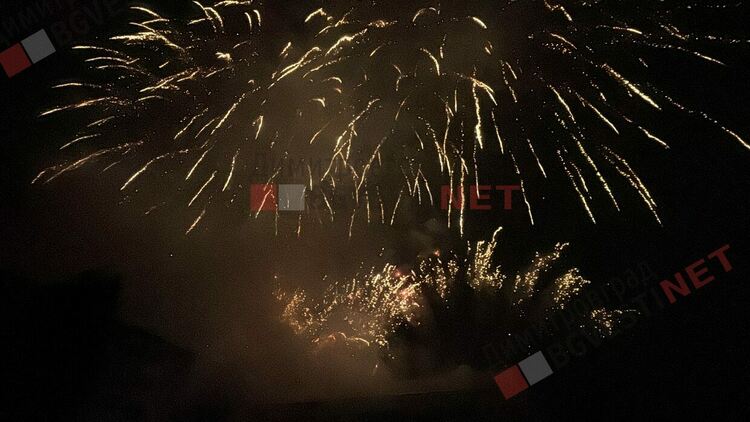 Грейнаха светлините на най-голямото живо Коледно дърво в Европа