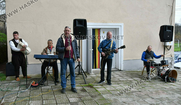 Неделно хоро № 400 на мегдана в Орлово