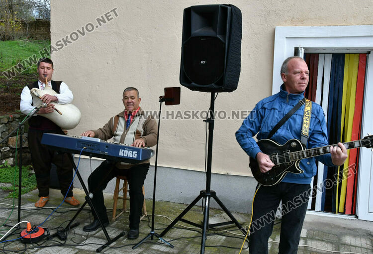 Неделно хоро № 400 на мегдана в Орлово