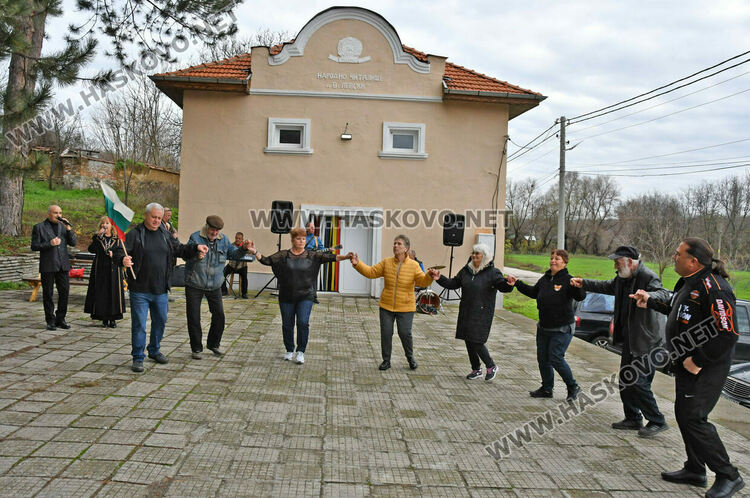 Неделно хоро № 400 на мегдана в Орлово