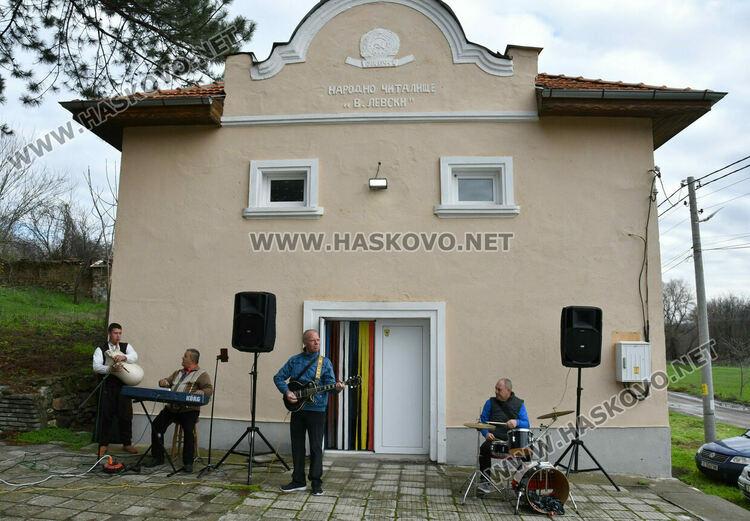 Неделно хоро № 400 на мегдана в Орлово