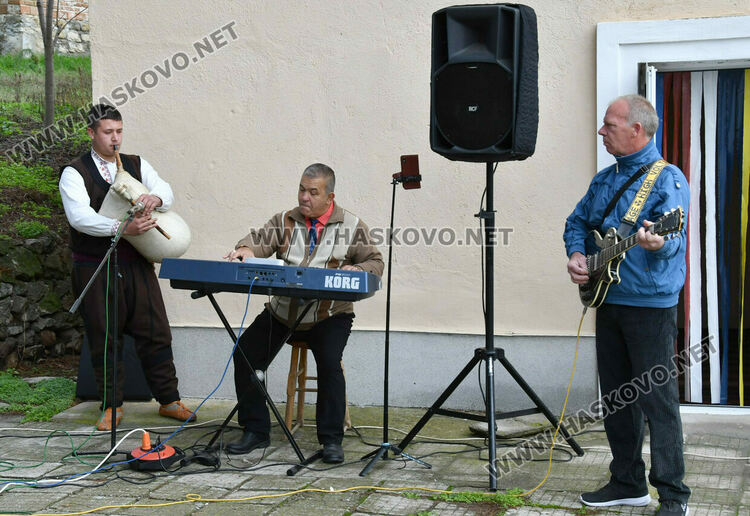 Неделно хоро № 400 на мегдана в Орлово