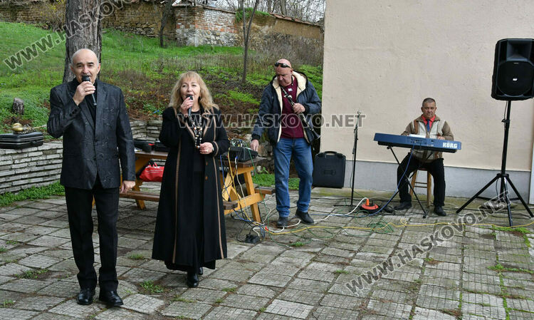 Неделно хоро № 400 на мегдана в Орлово