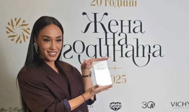 Мария Илиева - една от най-обичаните български певици - навършва 48 г.