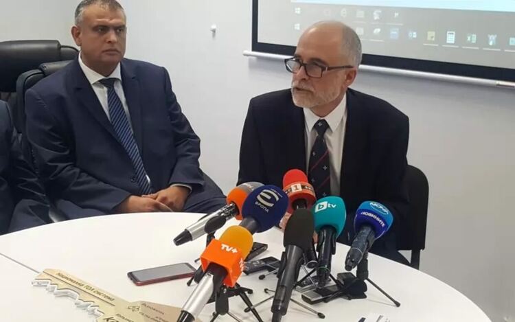 Тол системата е изградена на 100% и предадена на АПИ, обявиха през август 2019 г. Георги Терзийски, шеф на пътната агенция, и Олег Асенов, началник на тол управлението.