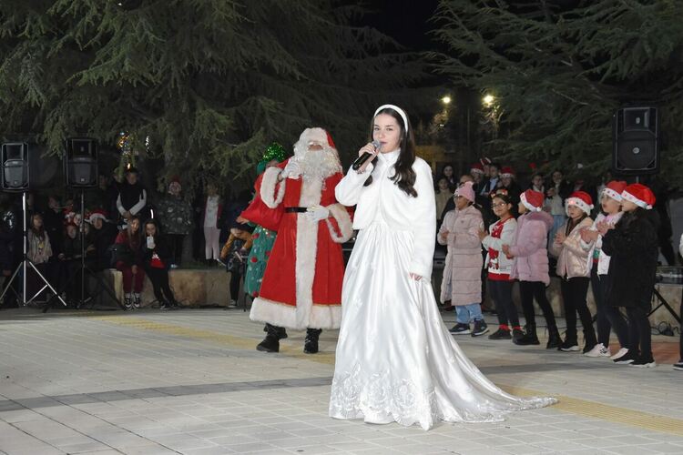 Дядо Коледа и Снежанка пристигнаха с мотори в Харманли