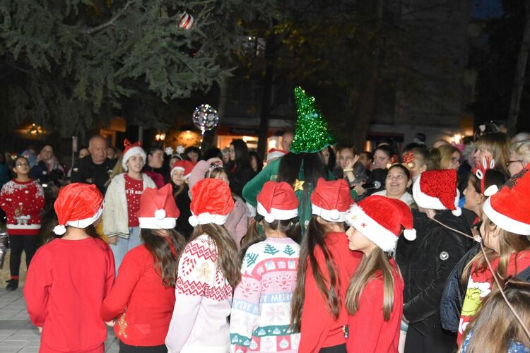 Дядо Коледа и Снежанка пристигнаха с мотори в Харманли