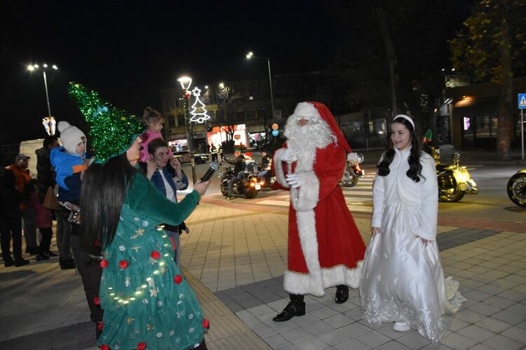 Дядо Коледа и Снежанка пристигнаха с мотори в Харманли