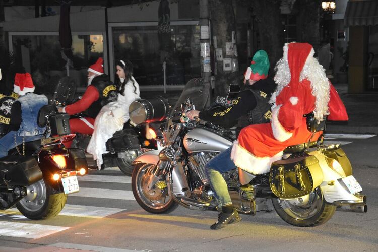 Дядо Коледа и Снежанка пристигнаха с мотори в Харманли