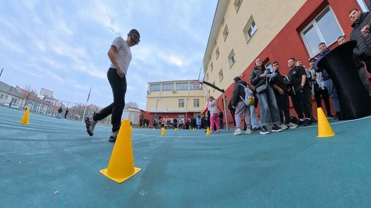 Учениците от ПГТ  се запознаха с първата помощ, безопасността на движение и превенцията на ПТП 