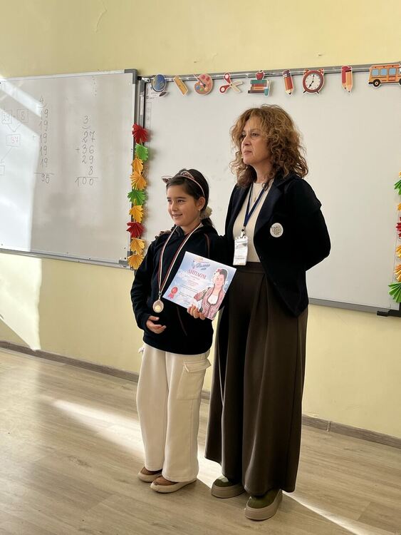 Амира Бекир от "Паисий"с медал за разпространение на българския фолклор